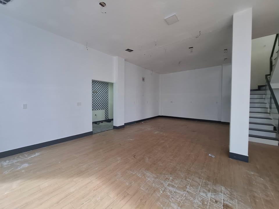 Nhà mặt tiền Lê Trung Nghĩa, Tân Bình, 90m² - Cho thuê giá 25 triệu/tháng!