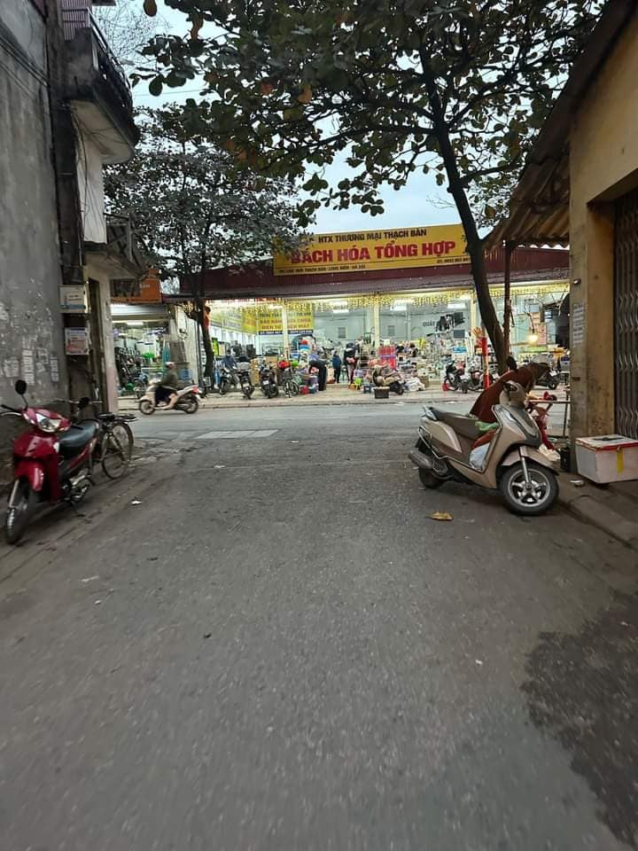 Nhà góc Thạch Bàn 30m² giá 3.1 tỷ - Chờ chủ mới về ở ngay!