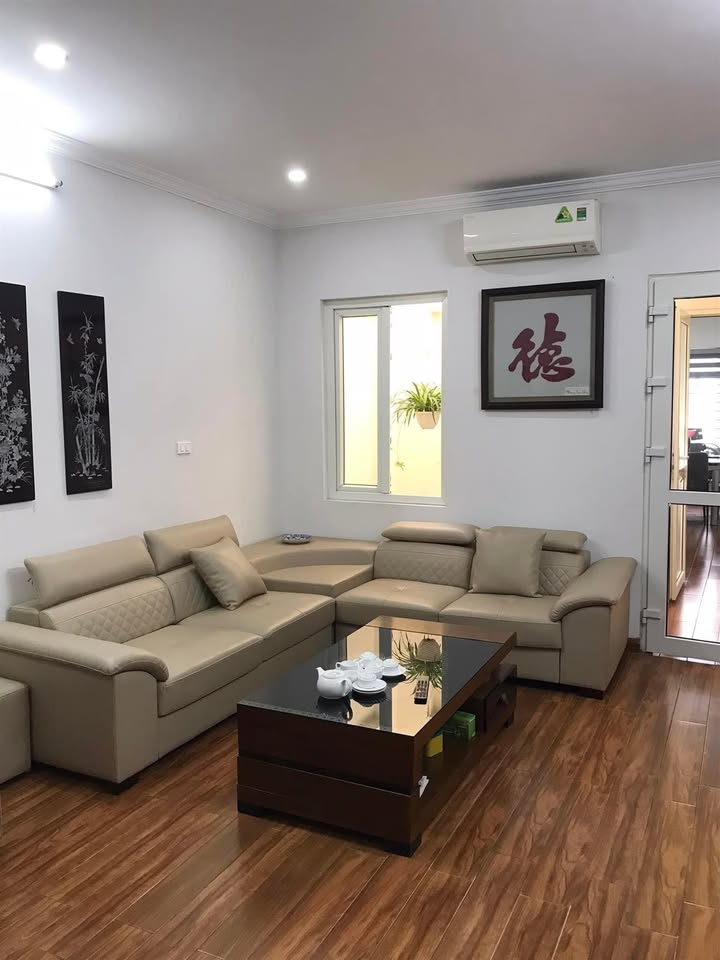 Bán nhà Ngọc Thụy 44m² giá 4 tỷ - Ô tô đỗ cửa, tiện ích đầy đủ!