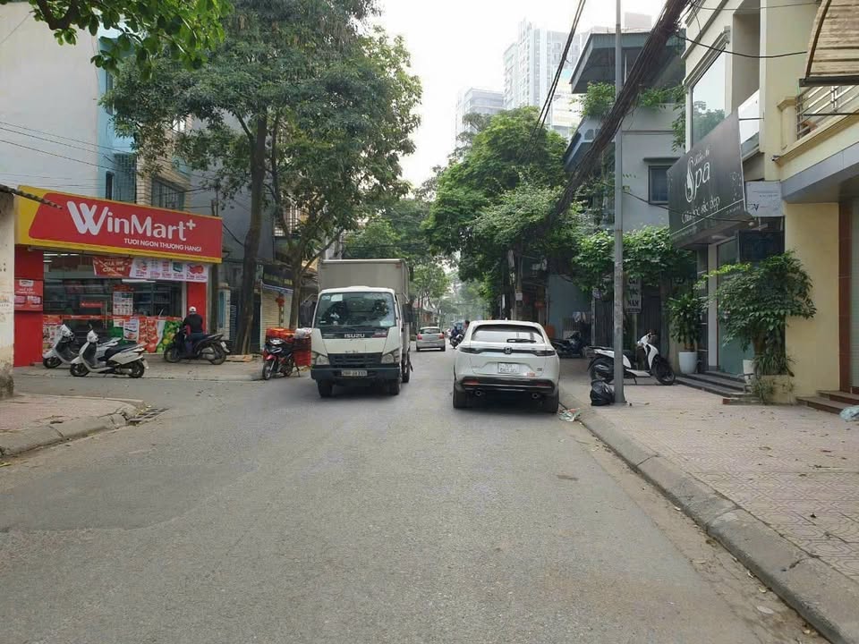 Đất nền Giang Biên 43m² giá 5,2 tỷ - Phân lô ô tô tránh, vỉa hè rộng