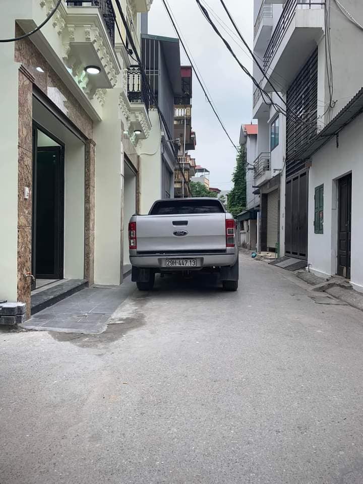 Nhà lô góc Giang Biên 37m² giá 6 tỷ - Thiết kế hiện đại, gara ô tô, thang máy!