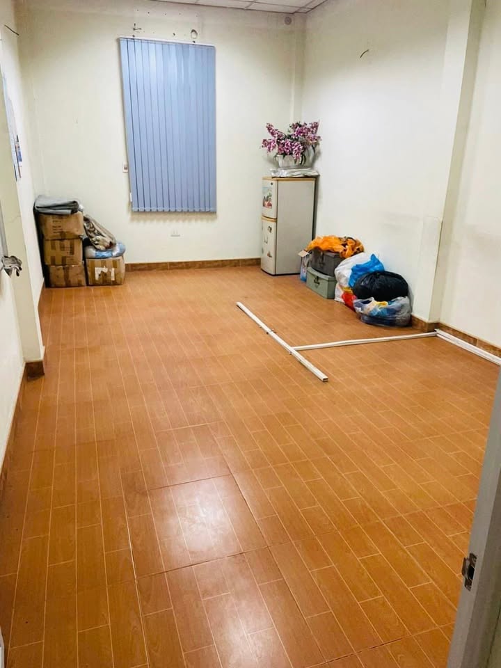 Nhà riêng Đức Giang 40m² giá 3 tỷ - Ô tô đỗ cửa, thuận tiện kinh doanh!