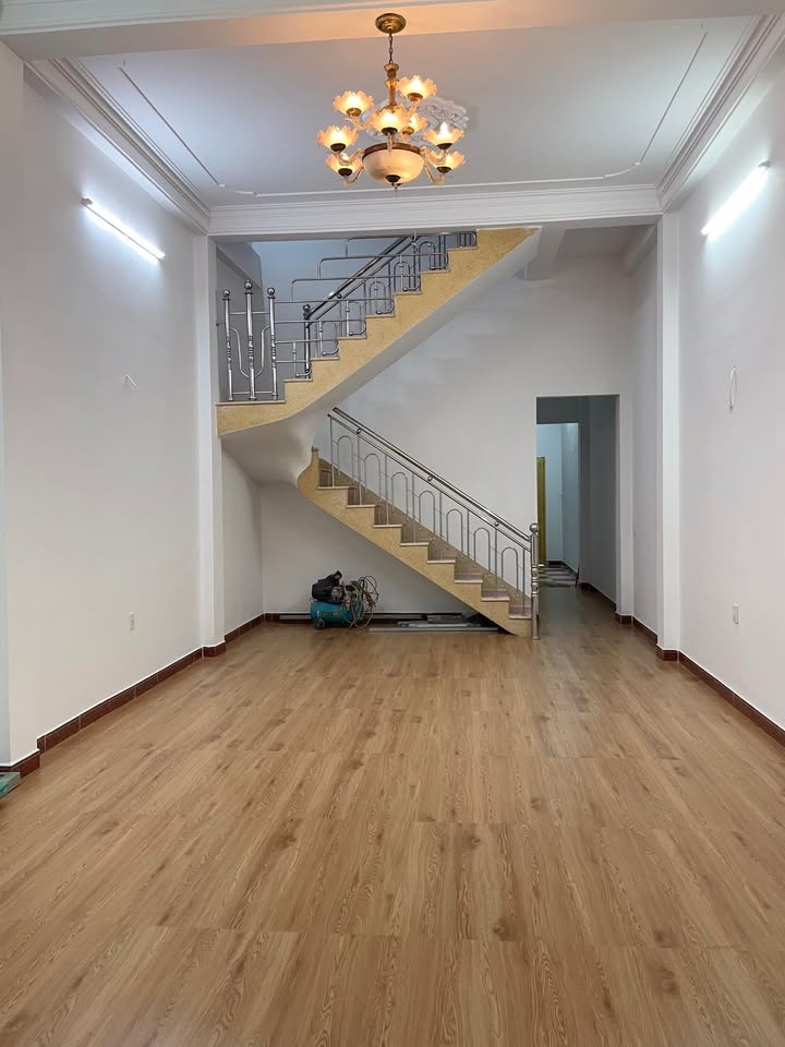 Nhà cho thuê mặt tiền đường Lê Văn Hiến Đà Nẵng 95m² - Nhà mới, vị trí kinh doanh lý tưởng
