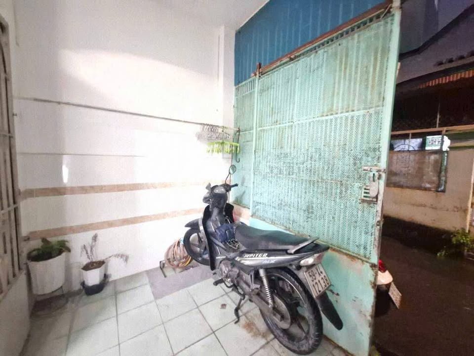 Nhà riêng Phước Long B Quận 9 50m² giá 5.1 tỷ - Nhà C4 xinh xắn, thuận tiện di chuyển!
