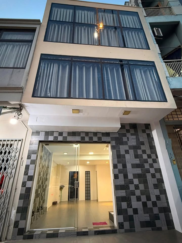 Nhà mặt tiền Võ Văn Kiệt, Quận 6 - 45m² giá chỉ 7 tỷ - Cơ hội đầu tư sinh lời!