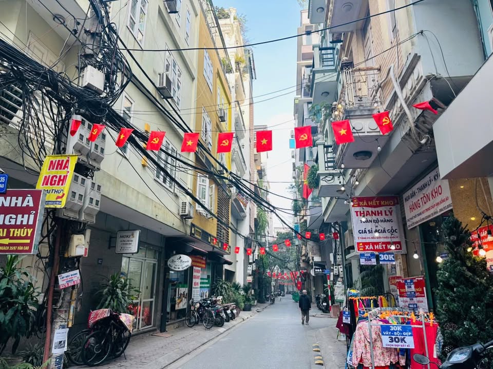 Nhà phố Văn Cao, Ba Đình 65m² giá 17.9 tỷ - Phù hợp văn phòng hoặc ở ngay!