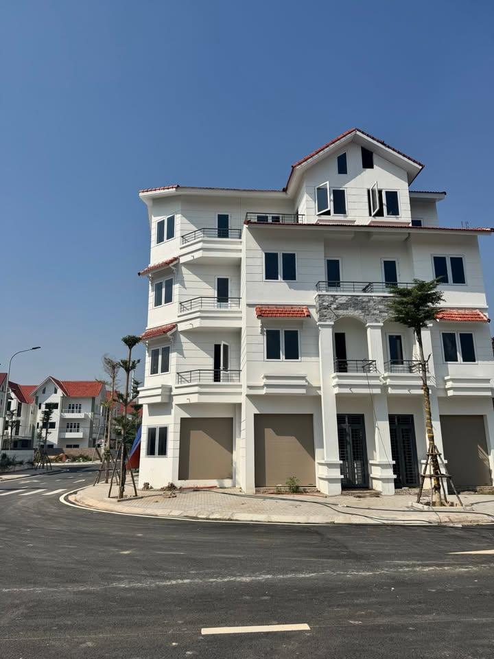 Shophouse mặt đường Hoàng Quốc Việt, Đan Phượng 90m² giá 16 tỷ - Vị trí đắc địa, đầu tư sinh lời!