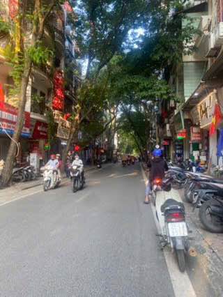 Nhà phố Nghĩa Tân 62m² giá thỏa thuận - Kinh doanh sầm uất, thang máy tiện lợi!