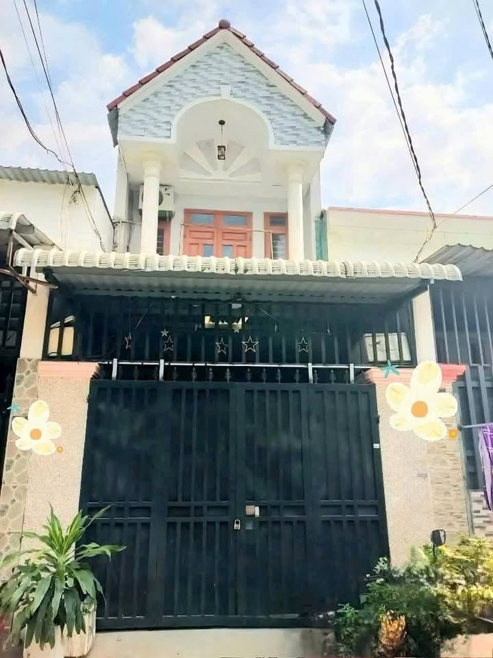 Nhà phố Bình Chuẩn, Thuận An 64m² giá 1.35 tỷ - Sân ô tô tiện ích đầy đủ!