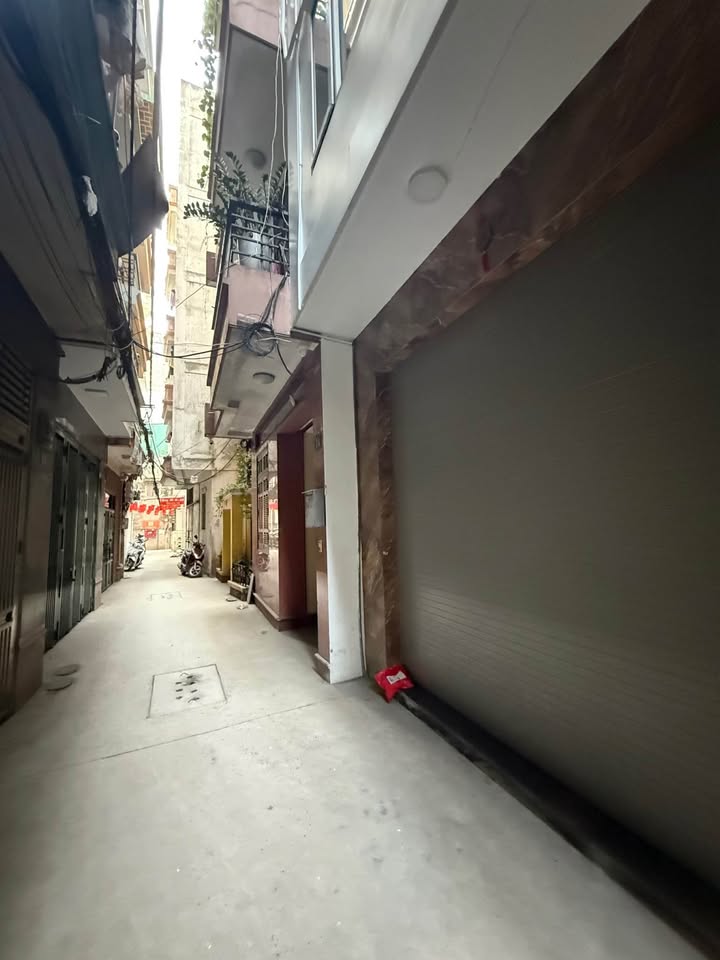 Nhà đẹp Cầu Giấy 45m² giá 13.4 tỷ - Mặt ngõ, cách phố chỉ 20m!