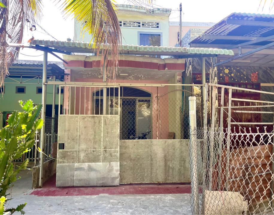 Nhà cấp 4 tại Bến Tre 68.2m² giá 550 triệu - Gần bến phà Rạch Miễu