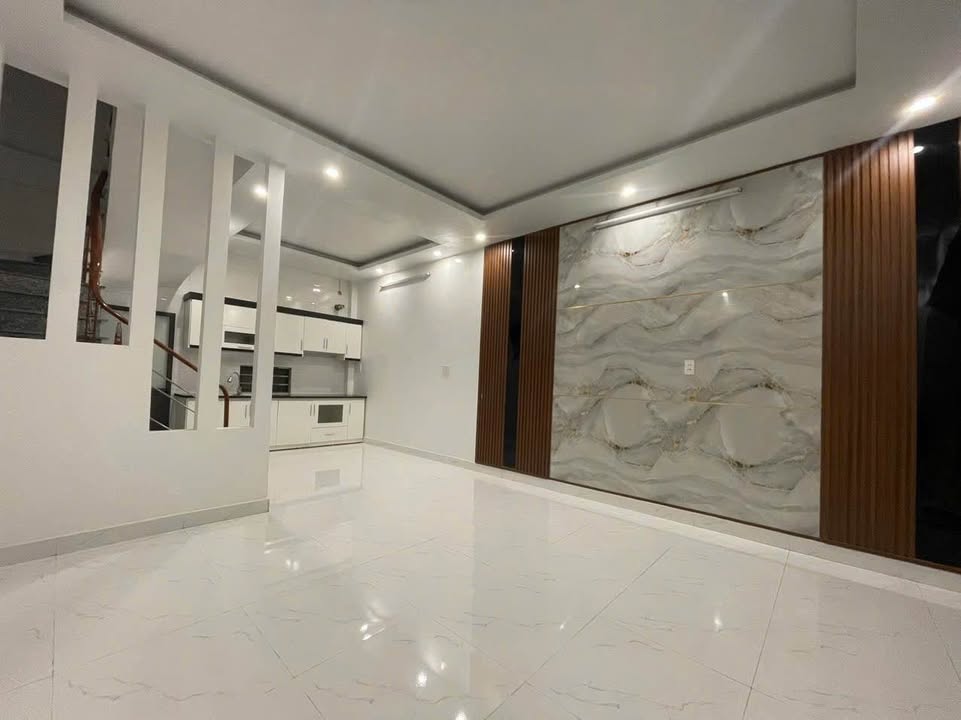 Nhà 3 tầng Đa Phúc 40,5m² giá 1,65 tỷ - Tiện ích đầy đủ, sẵn sàng ở ngay!