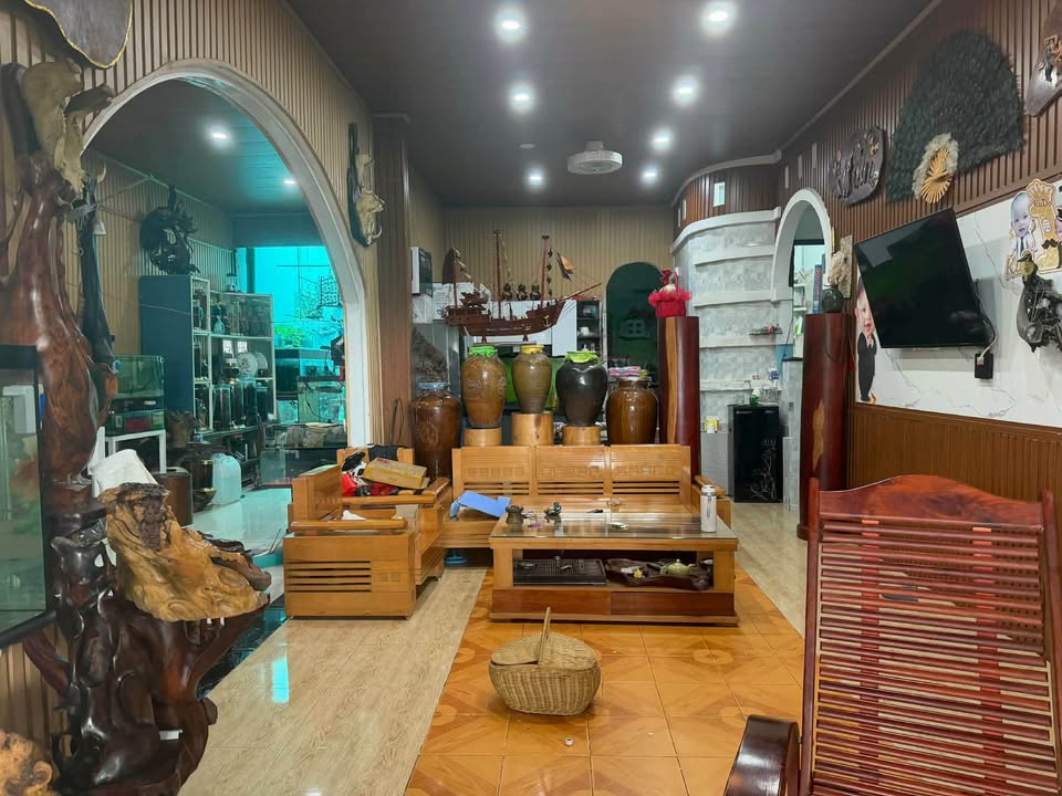 Nhà mặt tiền Âu Dương Lân, Pleiku 237m² giá 6.5 tỷ - Chỉ cần dọn vào ở ngay!