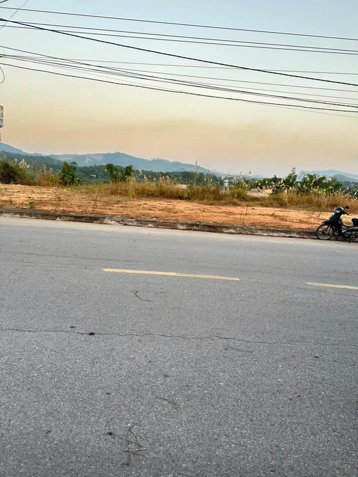 Lô đất mặt đường Bãi Dài Uông Bí 100m² giá thỏa thuận - Tiềm năng kinh doanh vượt trội!