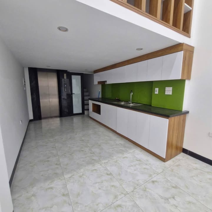 Nhà 5 tầng Mậu Lương Hà Đông 33m² giá 9.8 tỷ - Lô góc, kinh doanh tuyệt vời!