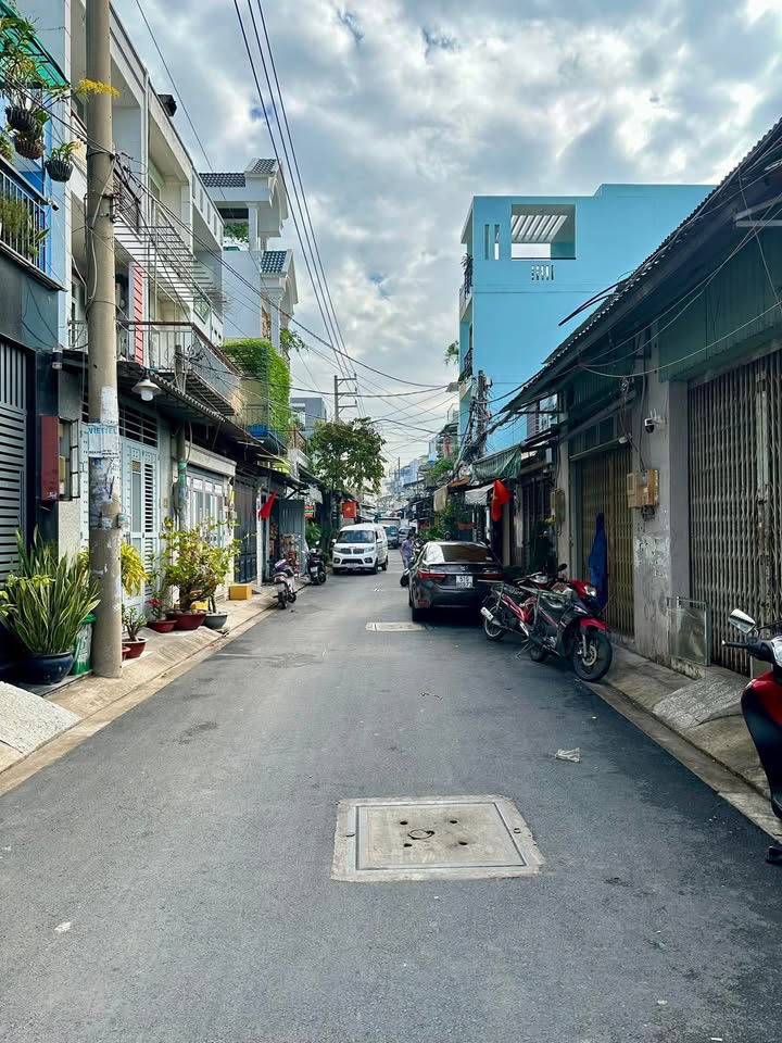 Nhà bán Gò Xoài 72m² giá 6 tỷ - Hẻm 7m thông thoáng, sổ hồng chính chủ!