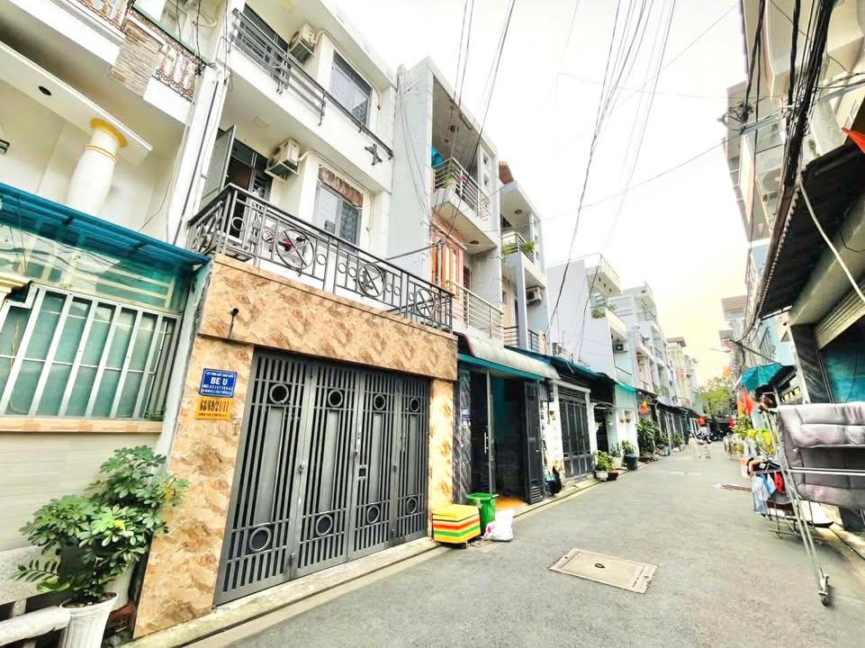 Nhà phố Thới An 52m² giá 5.5 tỷ - Gần trường học và chợ tiện lợi!