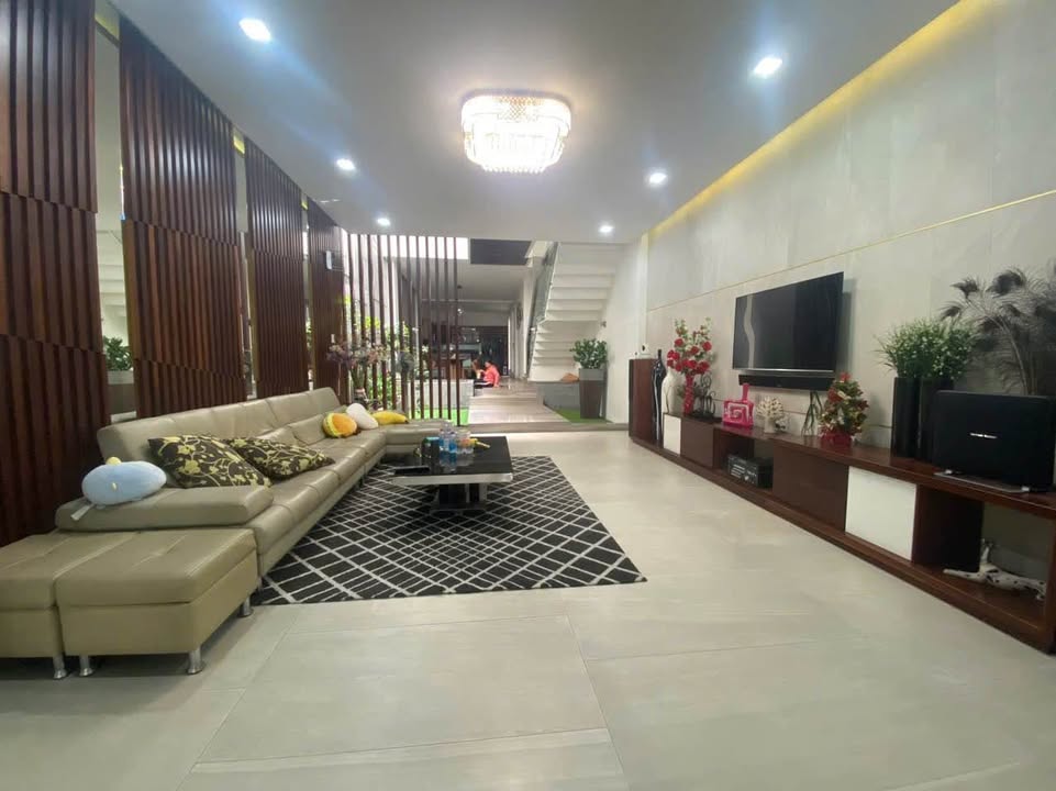 Nhà 3 tầng mặt tiền Mạc Đỉnh Chi, Nha Trang 136m² giá 27 tỷ - Thiết kế hiện đại, sẵn sàng ở ngay!