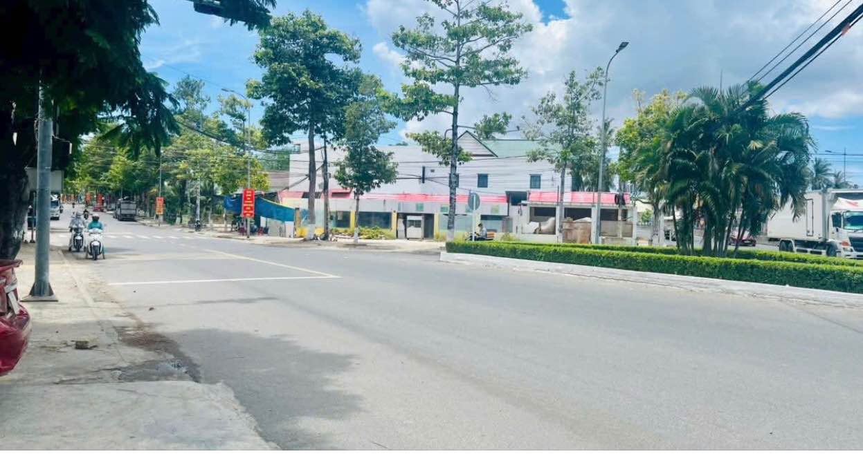 Nhà phố Nha Trang 233m² giá 12 tỷ - Mặt tiền Phạm Văn Đồng thuận tiện kinh doanh!