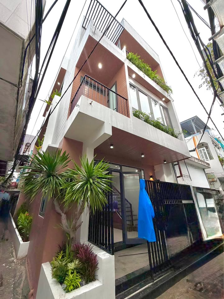 Nhà 3 tầng 2 mặt kiệt Hoàng Diệu Đà Nẵng 55m² giá 5 tỷ - Vị trí trung tâm đắc địa!