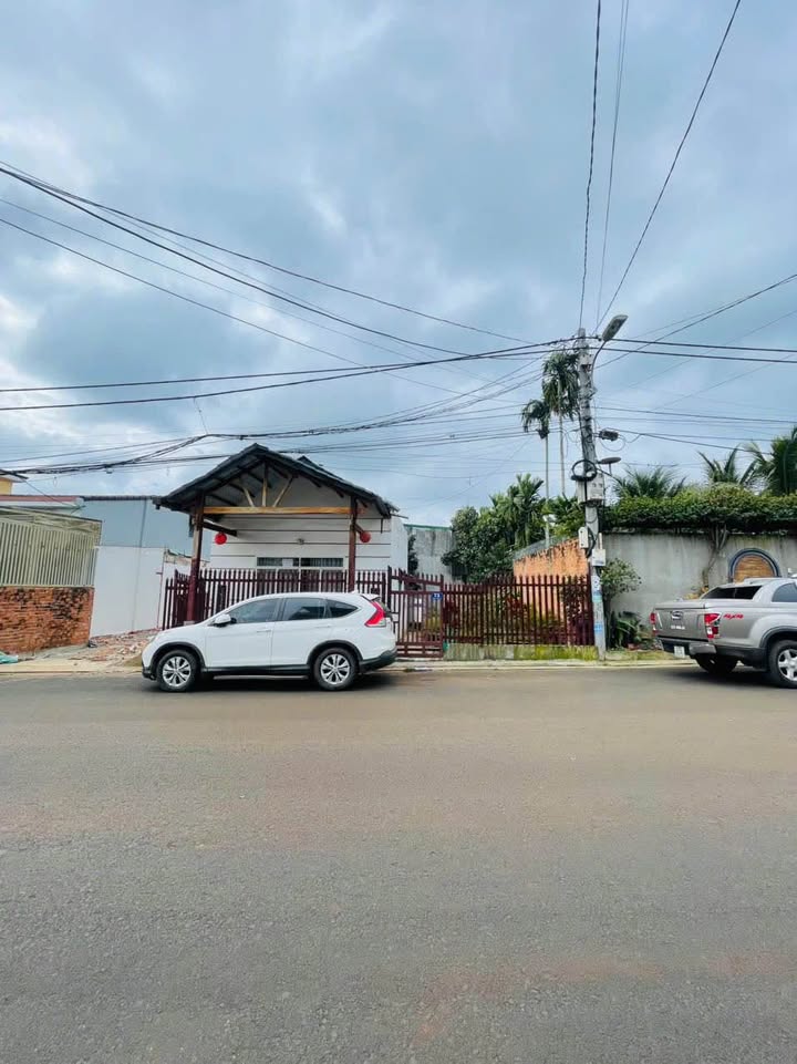 Bán Đất và Nhà Cấp 4 Đường Đỗ Nhuận, Buôn Ma Thuột 110m² - Sổ đỏ chính chủ, giá 5.5 tỷ!