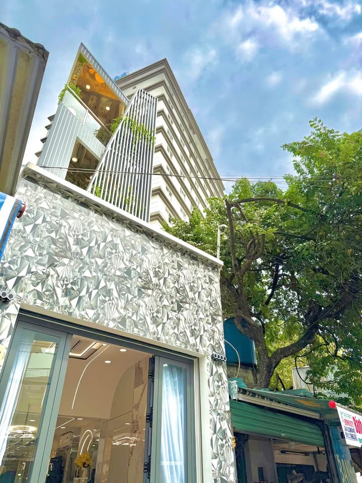 Nhà mặt tiền Nguyên Hồng, Gò Vấp 45m² giá 11.9 tỷ - Tiện kinh doanh và ở ngay!