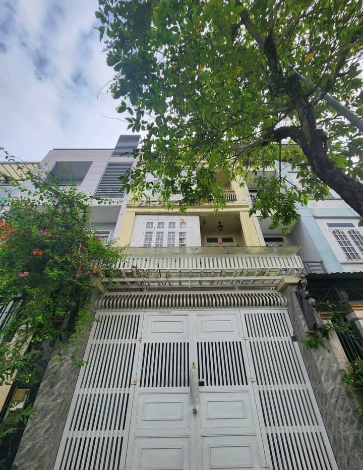 Nhà mặt tiền đường Số Phú Mỹ Quận 7 90m² giá 13.7 tỷ - Khu vực sầm uất, thuận tiện kinh doanh!