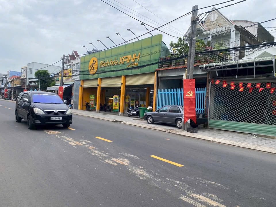 Nhà phố mặt tiền 900m² đường Nguyễn Tri Phương, Biên Hòa - Giá chỉ 20.7 tỷ!