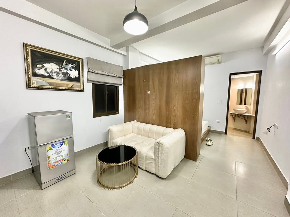 Căn hộ dịch vụ Ngõ 3 Nguyễn Văn Huyên 35m² - Chỉ việc sách vali vào ở ngay!