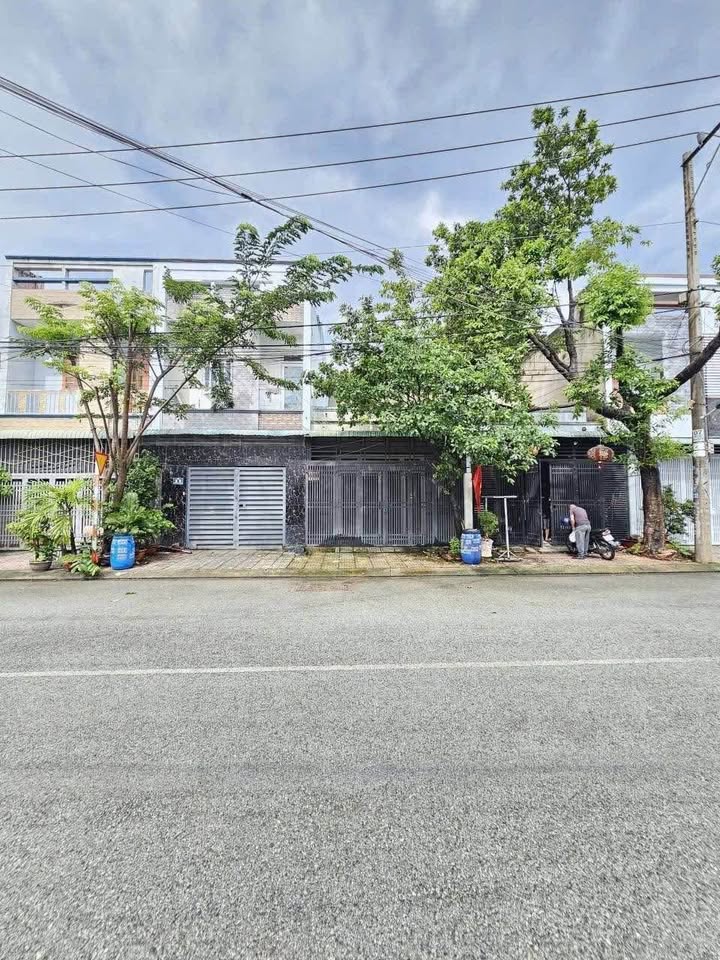 Nhà cấp 4 gác lửng KDC Minh Nhật Huy, Dĩ An 70m² giá 5 tỷ - Sổ hồng hoàn công!