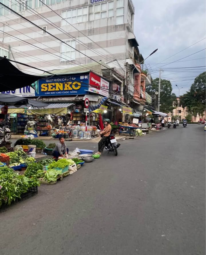 Bán gấp FrontHouse tại đường Trần Quốc Toản, Đồng Xoài 192.4m² chỉ 7.9 tỷ - Cơ hội đầu tư sinh lời!