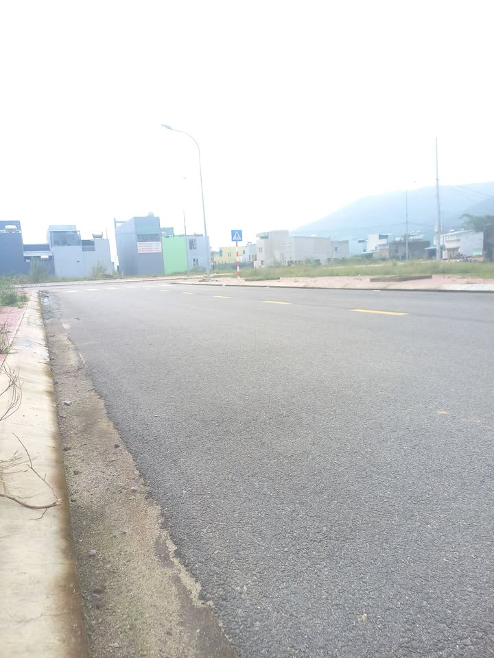 Đất nền Nhơn Phú, Quy Nhơn 74m² giá chỉ 2.35 tỷ - Cơ hội đầu tư tuyệt vời!