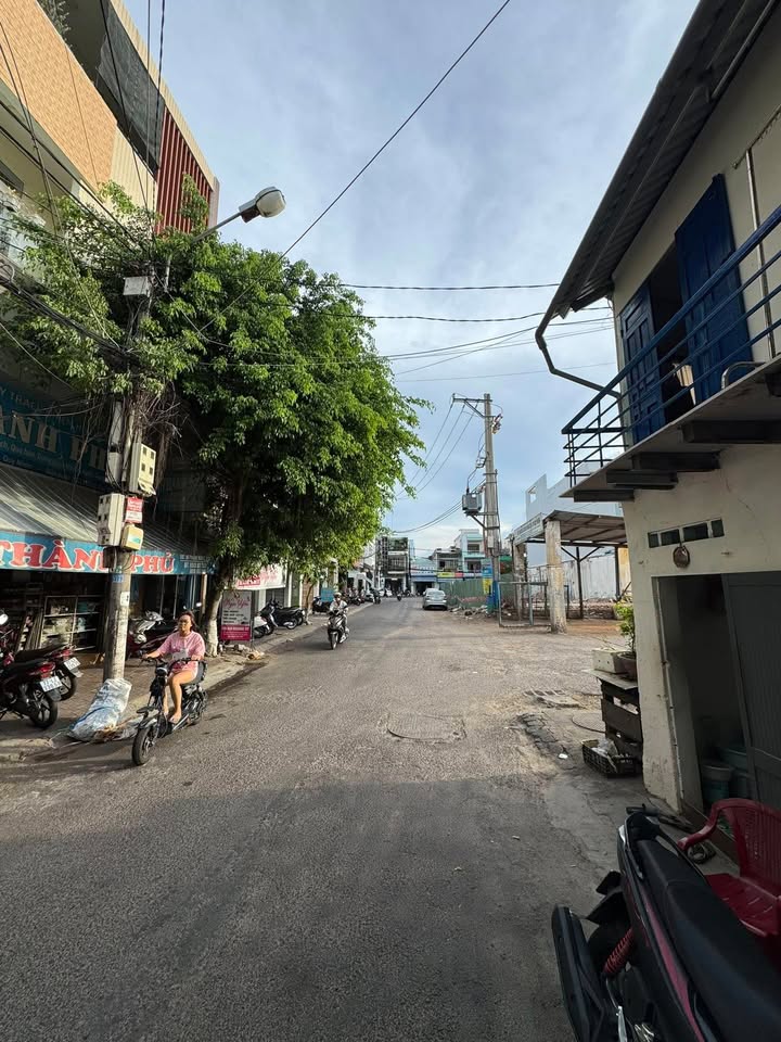 Nhà mặt tiền Trần Hưng Đạo, Quy Nhơn 40m² giá 4.5 tỷ - Sổ đỏ chính chủ, sang tên nhanh!