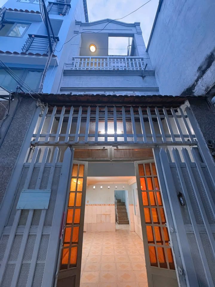 Nhà phố Phùng Văn Cung, Phú Nhuận 29m² giá 5.68 tỷ - Gần chợ, tiện di chuyển!