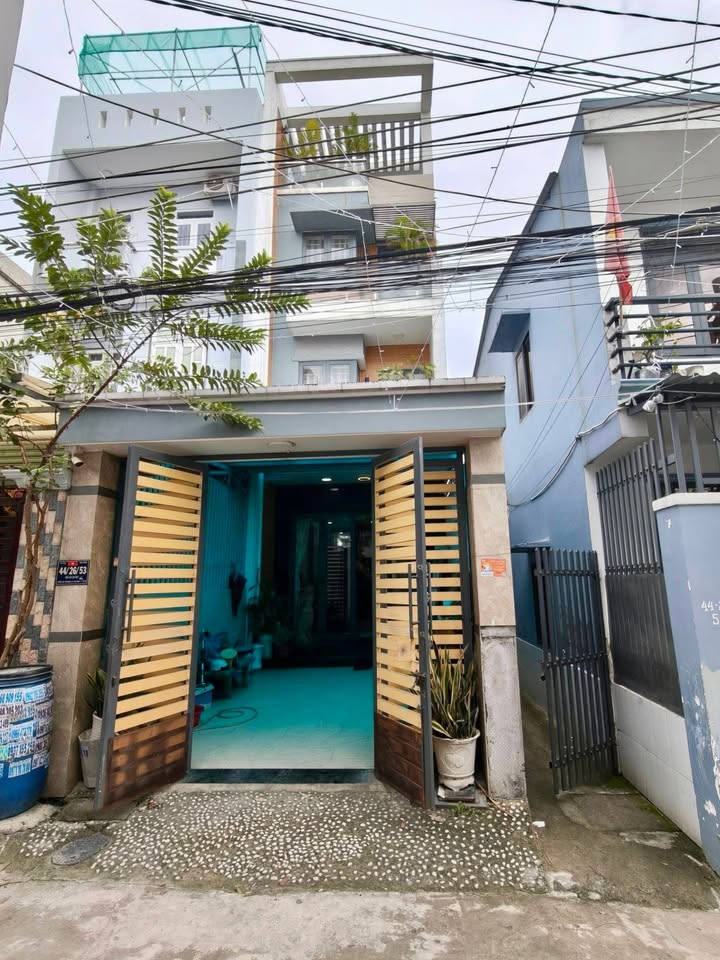 Nhà Hoàn Công 4 Tầng Hẻm Nhựa Ngô Thì Nhậm Dĩ An 84m² giá 5.75 tỷ - Ngôi nhà lý tưởng cho gia đình bạn!