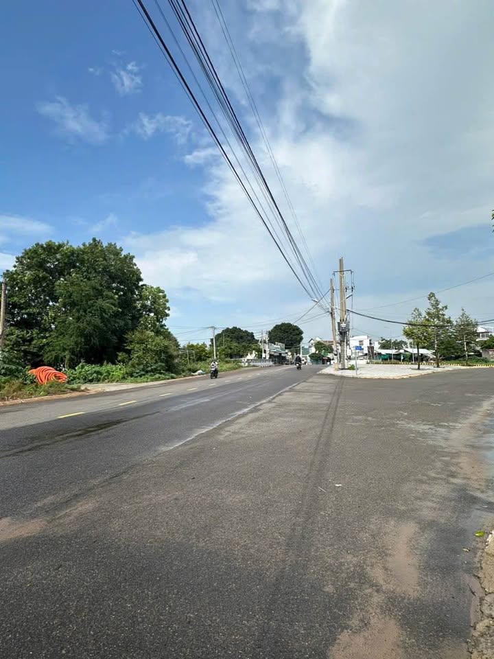 Nhà lầu mặt tiền đường Nguyễn Văn Linh, Phan Thiết 90m² giá 4.35 tỷ - Vị trí kinh doanh đắc địa!