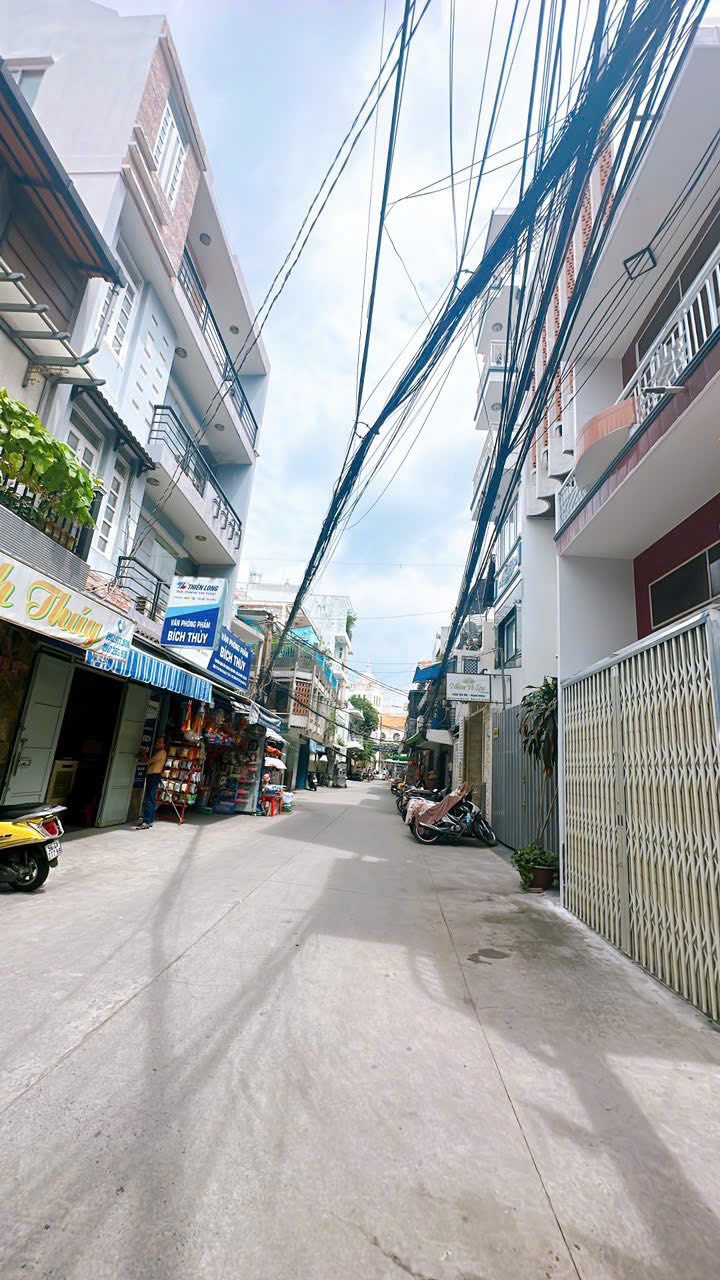 Nhà hẻm xe hơi Tôn Thất Thuyết Q4 13m² giá 2.05 tỷ - Chính chủ, không lo giải tỏa!