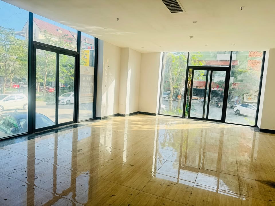 Shophouse 2 tầng tại Sài Gòn Sky, 149m² giá 6.486 tỷ - Đầu tư sinh lời tiện lợi!