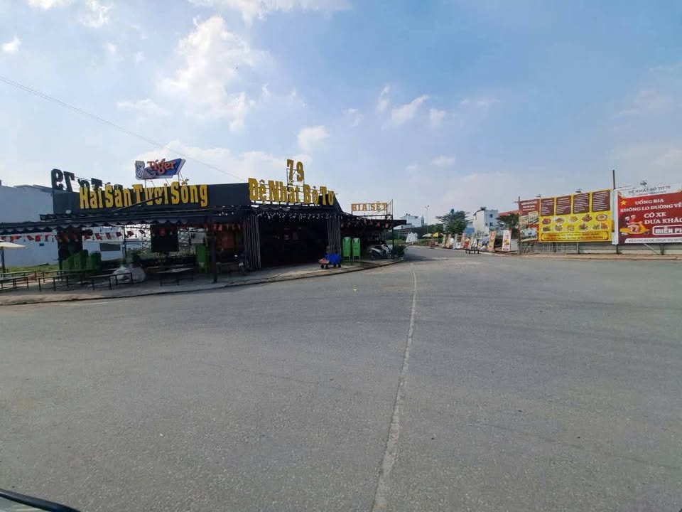 Nhà mặt tiền KDC 135 Bến Lức 150m² giá 4.9 tỷ - Cơ hội đầu tư hiếm có!