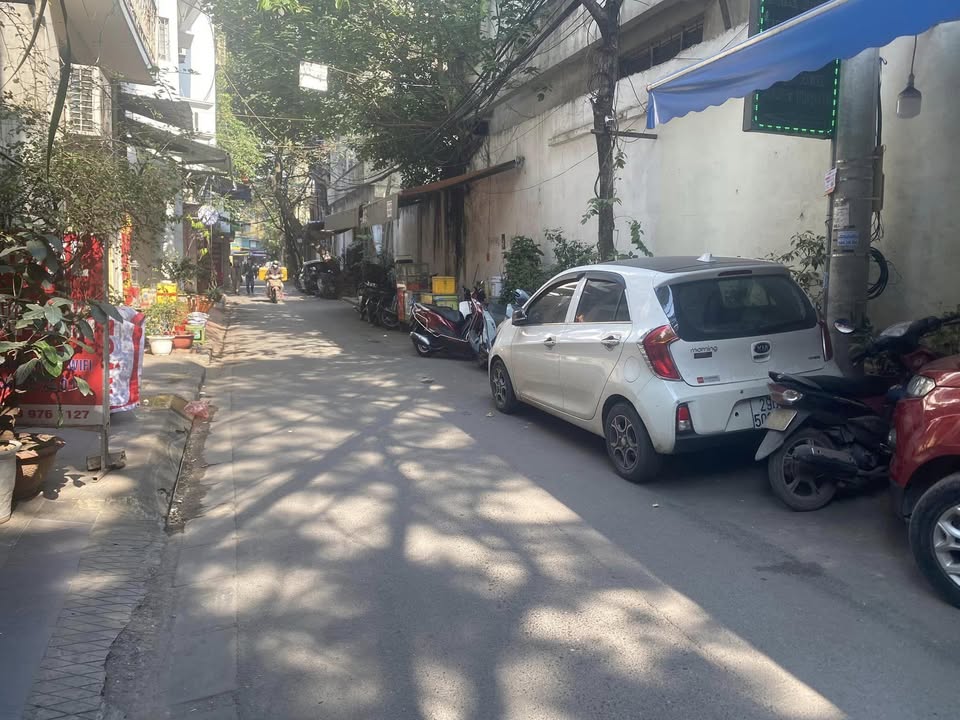 Nhà phố Đội Cấn, Ba Đình 50m² giá thỏa thuận - Ô tô đỗ cửa, kinh doanh thuận lợi!