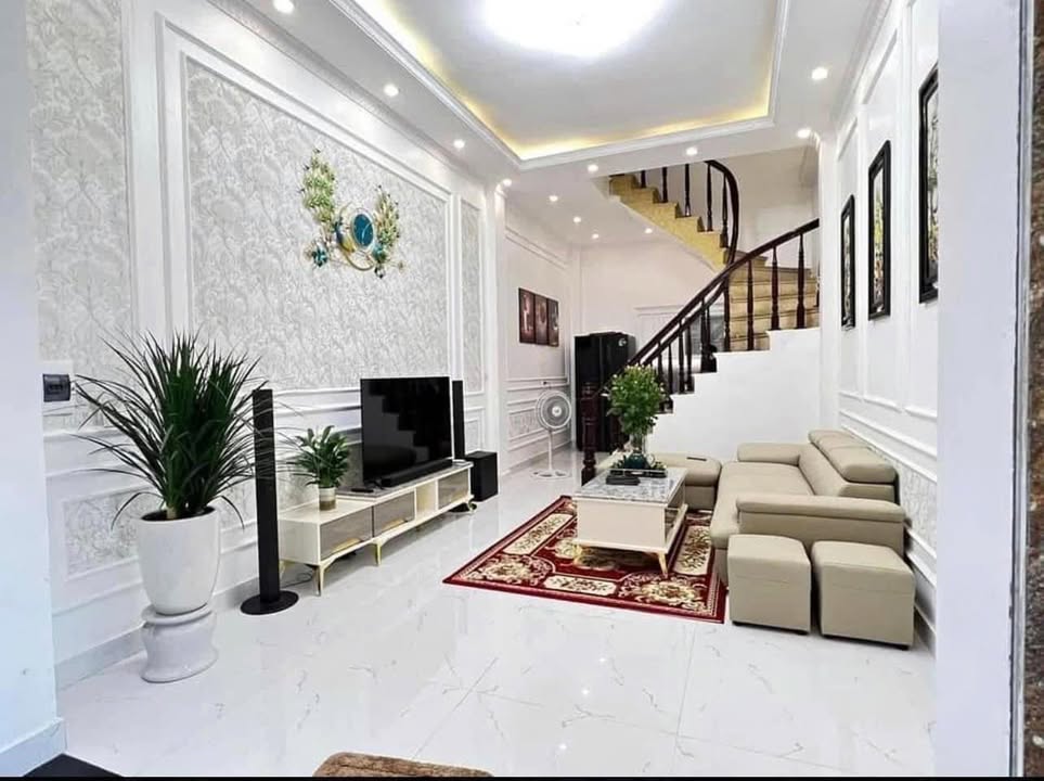 Shophouse Kim Chung Đông Anh 35m² giá 5 tỷ - Sổ đỏ chính chủ, mặt tiền rộng rãi!