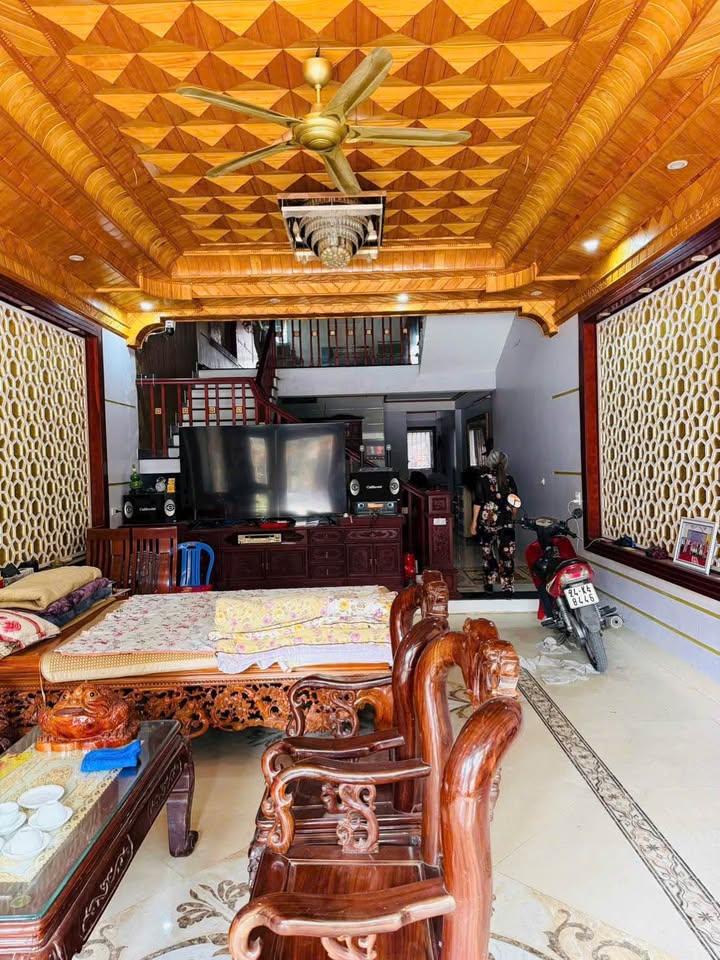 Nhà 3 tầng đường Ngô Quyền, Kim Tân, Lào Cai 97m² giá 6 tỷ - Thiết kế hiện đại sang trọng!