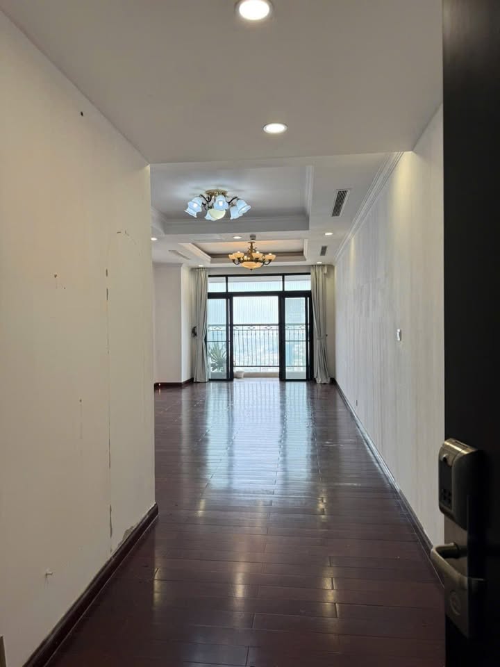 Căn hộ Royal City 2PN Thượng Đình 111m² giá chỉ 16 triệu - Cơ hội hiếm có!