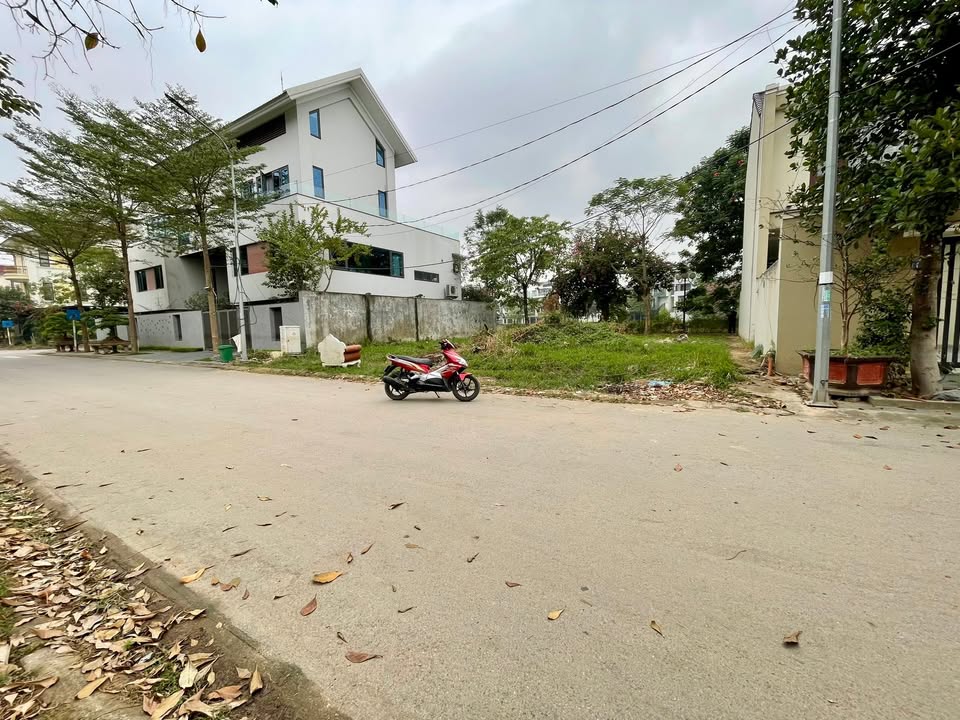 Lô biệt thự ven hồ tại khu đô thị Hồ Xương Rồng 240m² - Không gian sống lý tưởng!