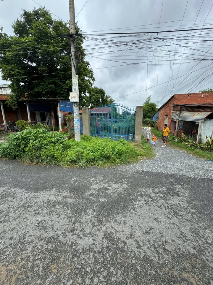 Đất nền 210m² tại khu phố Long Yên, Tây Ninh - Giá chỉ 6XX triệu, cơ hội đầu tư tuyệt vời!