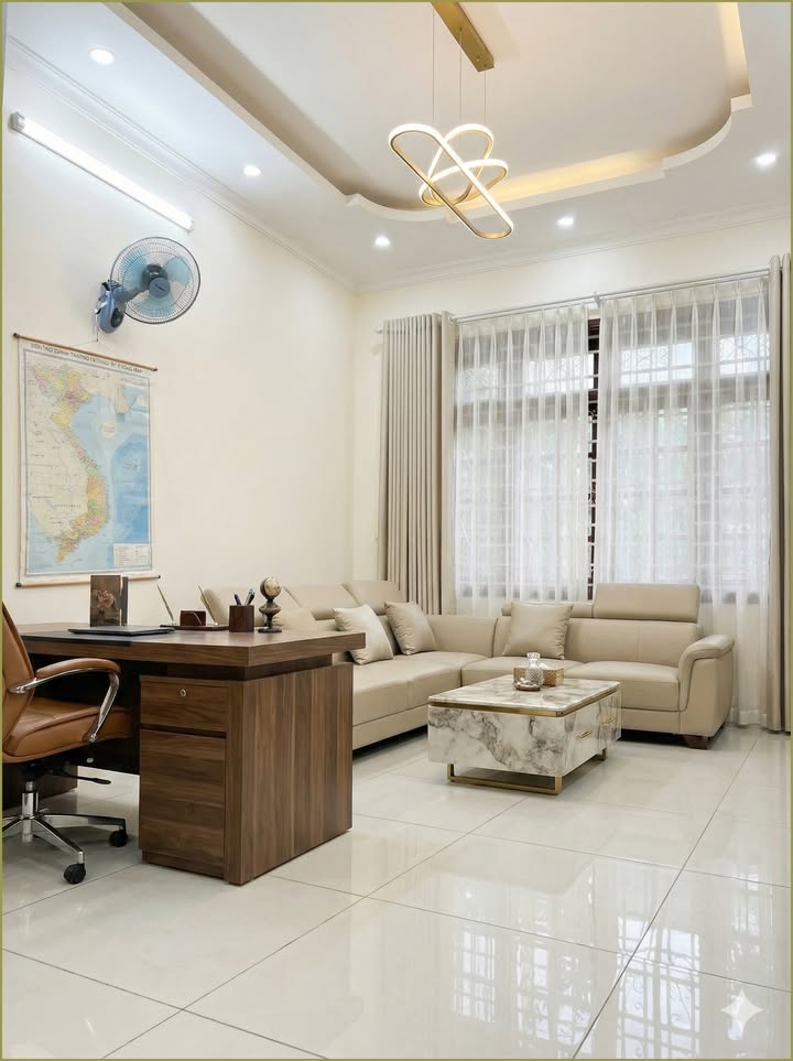 Biệt thự sân vườn Tân Bình 340m² - Mặt tiền rộng, gần sân bay Tân Sơn Nhất!