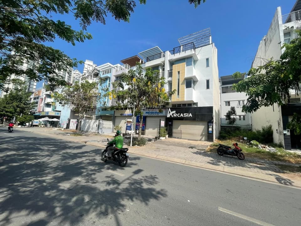 Biệt thự Phú Mỹ VPH, Hoàng Quốc Việt, Quận 7, 233m² - Giá hấp dẫn chỉ từ 30.5 tỷ!