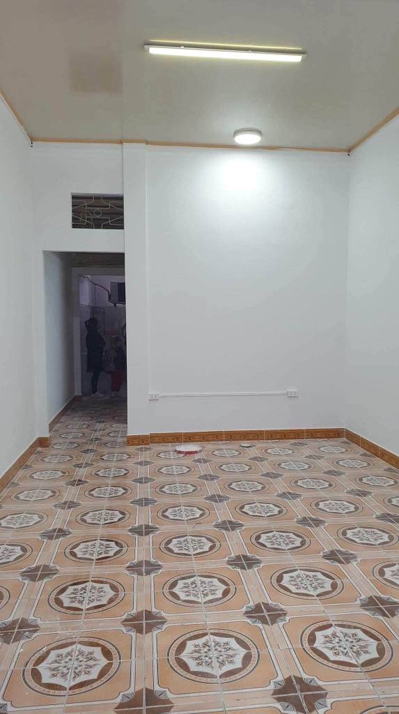 Nhà cho thuê 1,5 tầng Ngõ phố Nguyễn Hữu Cầu 50m² - An ninh tốt, gần chợ và trường học