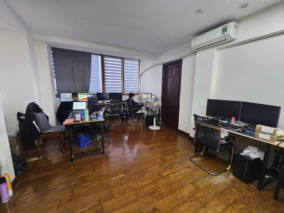 Chung cư 102 Thái Thịnh 146m² giá 16 triệu - Thích hợp ở và làm văn phòng!