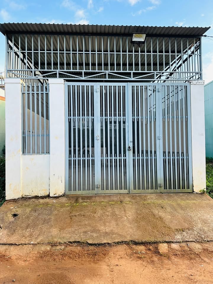 Nhà cấp 4 Đặng Trần Côn, Pleiku 135m² giá 1.7 tỷ - Sân ô tô rộng rãi!